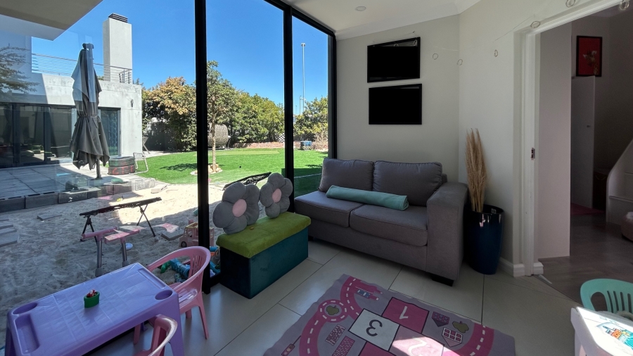 To Let 4 Bedroom Property for Rent in Sandown Western Cape